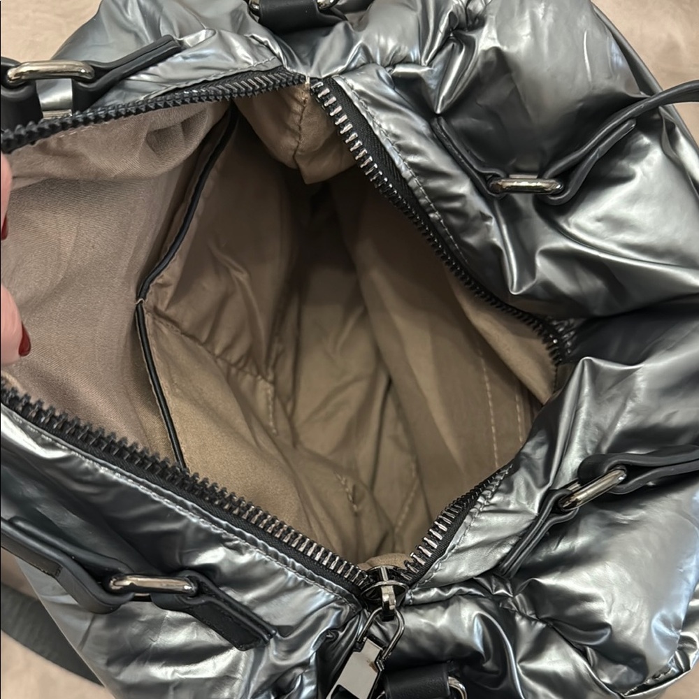 Quilted Silver Women's Bag. - Picture 5 of 10